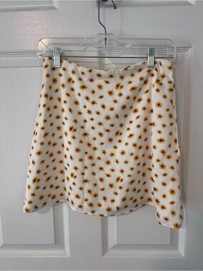 WeWoreWhat White Mini Skirt with Yellow Floral Sunburst Print